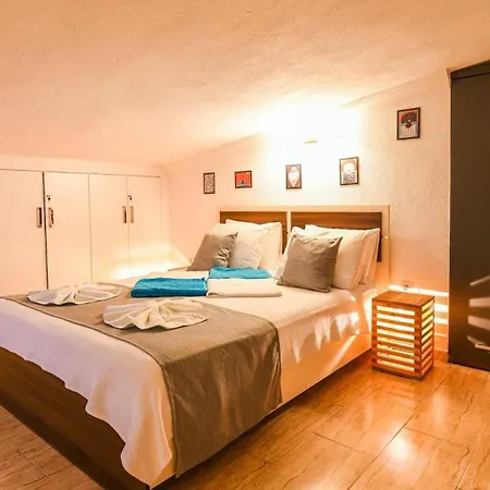 Villa Akbel 4 Bedroom - 5703 *