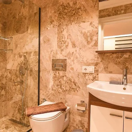 Villa Akbel 4 Bedroom - 5703
